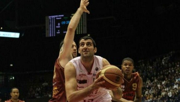 Άνοιξε λογαριασμό η Αρμάνι