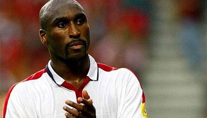 Κάμπελ: “Μην ταξιδέψετε στην Ουκρανία!”