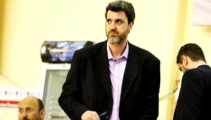 O Nίκος Οικονόμου στο Contra.gr