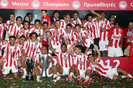 Αποθέωση Βαλβέρδε και Μητροπάνου στη φιέστα του πρωταθλητή Ολυμπιακού