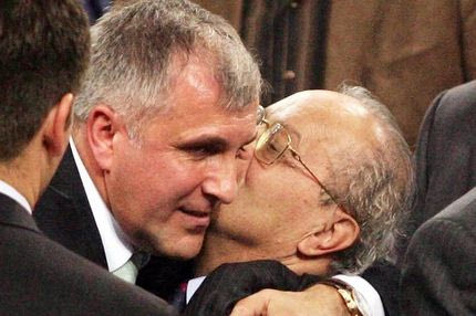 Από το Φάληρο έρχομαι και στο ΟΑΚΑ μένω