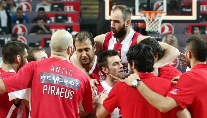 Πάρτι στα αποδυτήρια