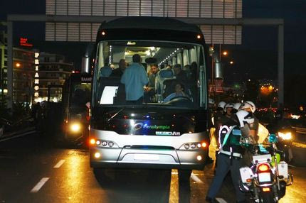 Είστε ανύπαρκτοι, όλοι…