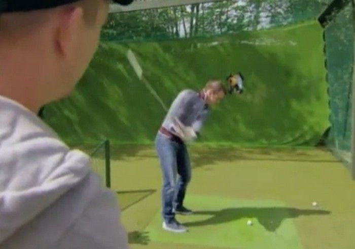 Χτύπημα γκολφ του Φαν ντερ Φααρτ στον Ιμπραΐμοβιτς