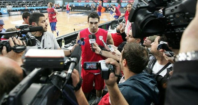 Ανανέωσε για 3 χρόνια ο Σλούκας