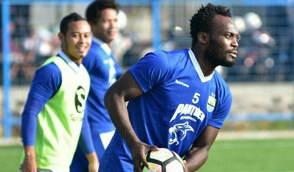 Δεν παίζει στην Ινδονησία για τα λεφτά ο Εσιέν!