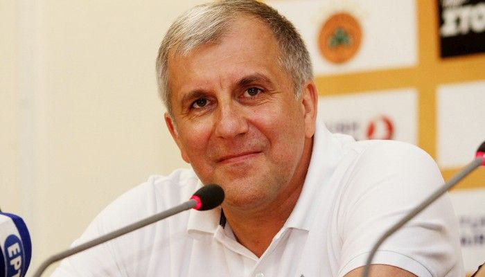 Αποθεώνουν τον Ομπράντοβιτς στο αεροδρόμιο