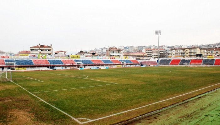 Στο γήπεδό της και του χρόνου