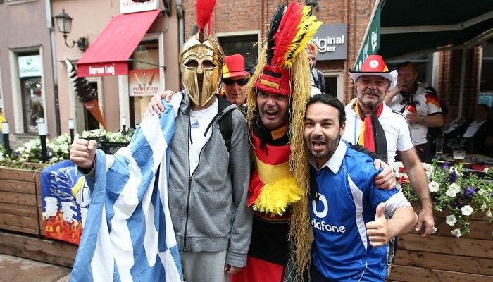 Γερμανοί φωνάζουν “Ελλάς-Ελλάς” (videos+photos)