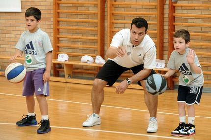 Μαθαίνουν μπάσκετ δίπλα στους κορυφαίους