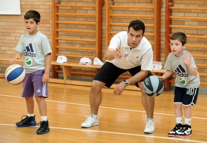Μαθαίνουν μπάσκετ δίπλα στους κορυφαίους