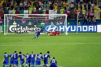 Γδύθηκε για να χάσει το πέναλτι! (photo)