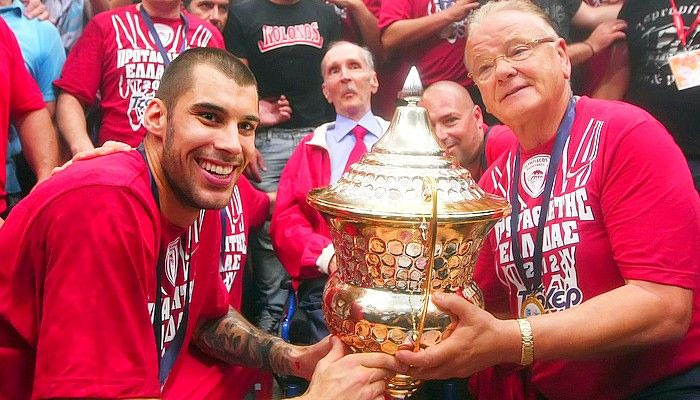 Χαμός στα αποδυτήρια του Ολυμπιακού