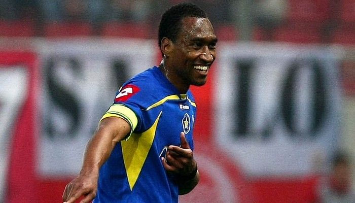 Πρόταση σε Ροζέριο Μάρτινς