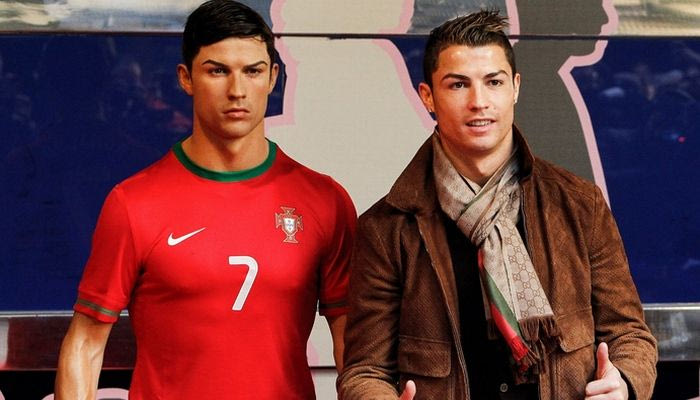 Ο Ρονάλντο έστειλε κομμωτή να περιποιηθεί το κέρινο ομοίωμά του