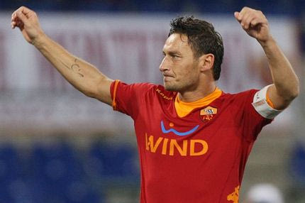 Αποθέωση Τότι από υπαλλήλους της Ρόμα