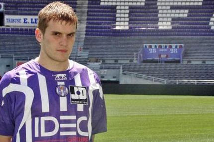 Προσύμφωνο με δεξί μπακ