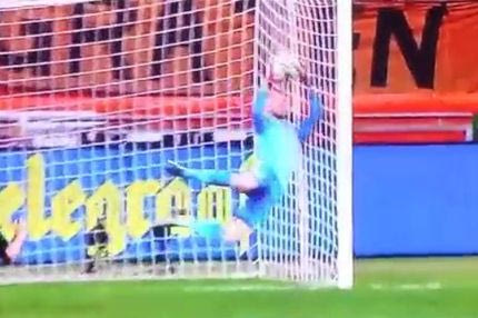 Τρομερό μπλοκάρισμα ο Ντε Χέα (VIDEO)