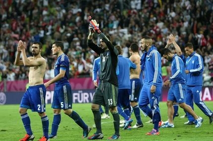 Πτώση τριών θέσεων στην κατάταξη της FIFA
