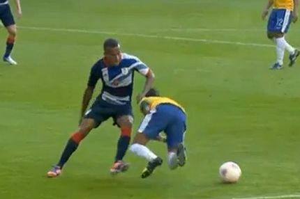 Δεν σταματά να βουτά ο Νεϊμάρ