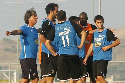 Προετοιμασίας συνέχεια για τους μισούς παίκτες της ΑΕΚ