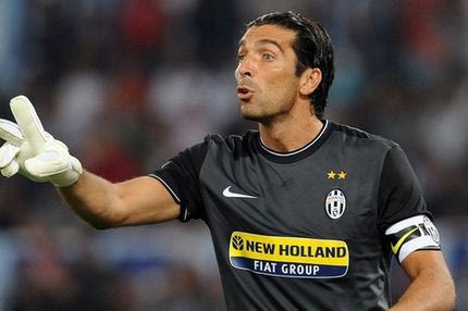 Ανανέωσε με μείωση μισθού ο Μπουφόν