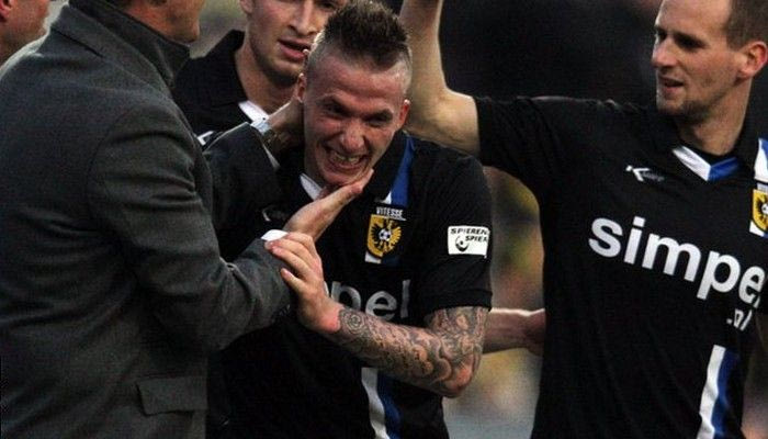 Στο Μάντσεστερ για τις υπογραφές ο Μπούτνερ