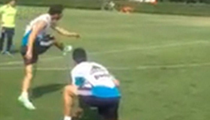 Ο Ιγκουαΐν παίζει… φούτμπολ