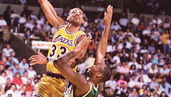 Άγαλμα του Τζαμπάρ στο “Staples Center”