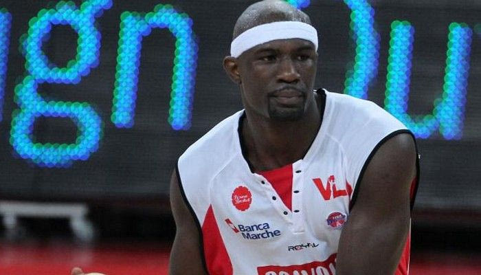 Ανακοίνωσε… Μακάμπι ο Τζουμέιν Τζόουνς