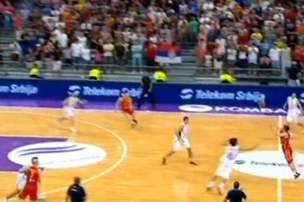 Απίστευτο τρίποντο buzzer beater από το Μαυροβούνιο