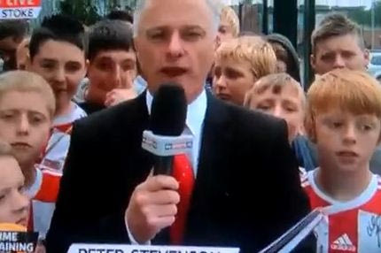 Πέταξαν μπάλα στο κεφάλι ρεπόρτερ