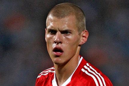 Ανανέωσε ο Σκρτελ