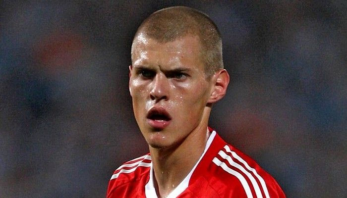 Ανανέωσε ο Σκρτελ