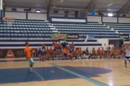 Ρεκόρ με 18/18 τρίποντα σε ένα λεπτό (video)