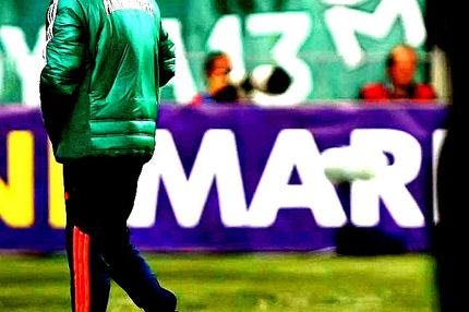 Τον στηρίζουν και τους τιμά…