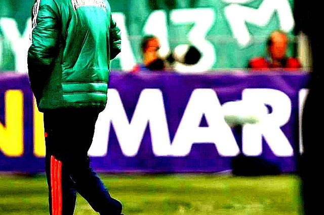 Τον στηρίζουν και τους τιμά…