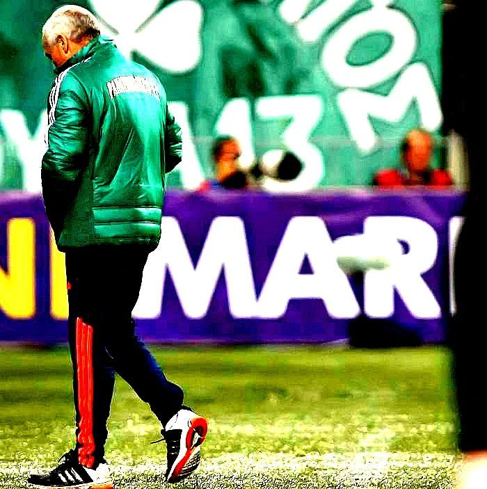 Τον στηρίζουν και τους τιμά…