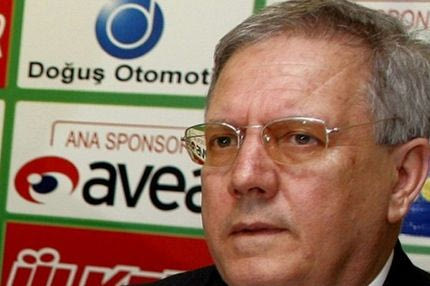 Πρόεδρος Φενέρ: “Κάνουμε δώρα στους διαιτητές!”