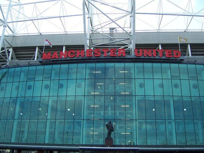 Τρωκτικά στο “Ολντ Τράφορντ”, χαλασμένα φαγητά στο “Στάμφορντ Μπριτζ”