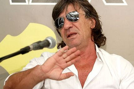 Πρεμούρα να τον παραιτήσουν!