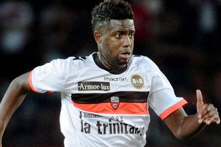 Πήρε Μβουεμπά για τα χαφ