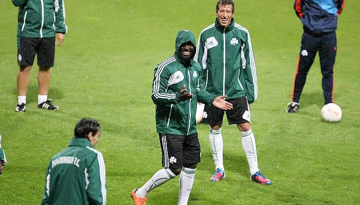 Υπό βροχή η 40λεπτη προπόνηση του Παναθηναϊκού (videos)