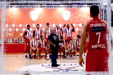 Πλάνα από τη φωτογράφιση του Ολυμπιακού