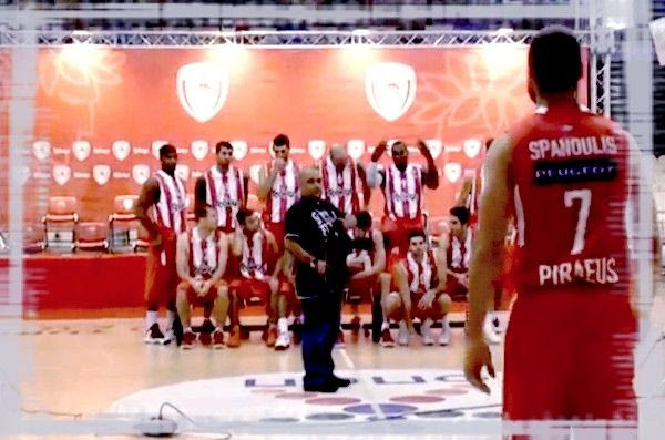 Πλάνα από τη φωτογράφιση του Ολυμπιακού