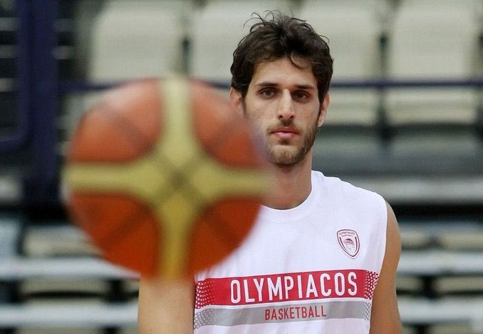 Περπέρογλου: “Μου λένε ότι μου ταιριάζει το κόκκινο”