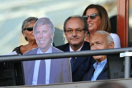 Το… ολόγραμμα του προέδρου πήγε γήπεδο