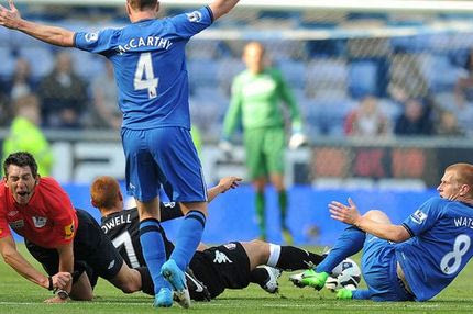 Γκρέμισαν το διαιτητή