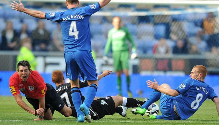 Γκρέμισαν το διαιτητή