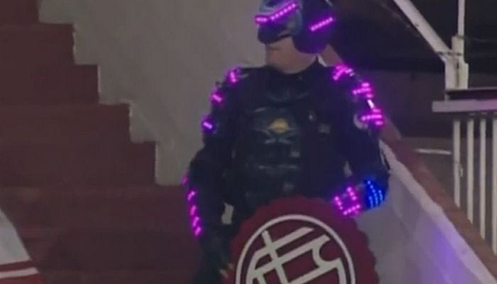 Ένας σούπερ ήρωας στο γήπεδο